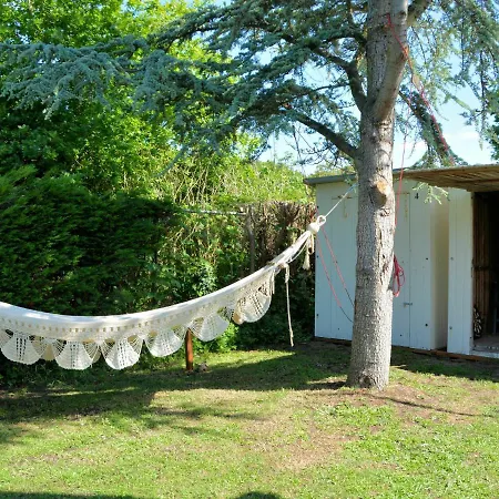 Serene In With Terrace Hébergement de vacances *