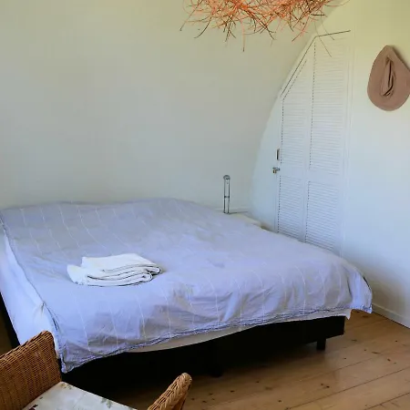 펜션 Serene In With Terrace 노르트베이크